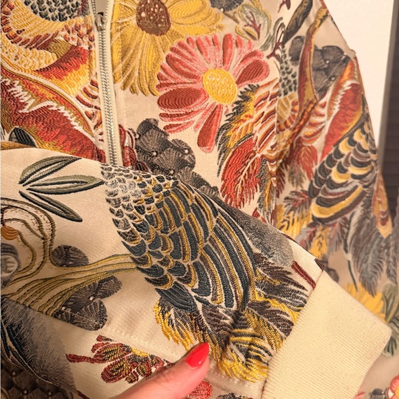 Floral and Crane embroidered jacket - Picture 5 of 8